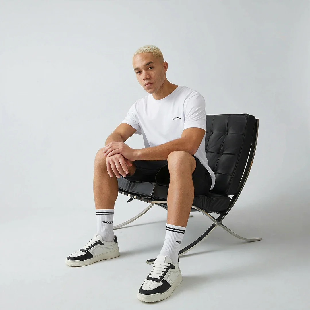 Hohe Sportsocken mit Streifen | Schwarz - Image 5